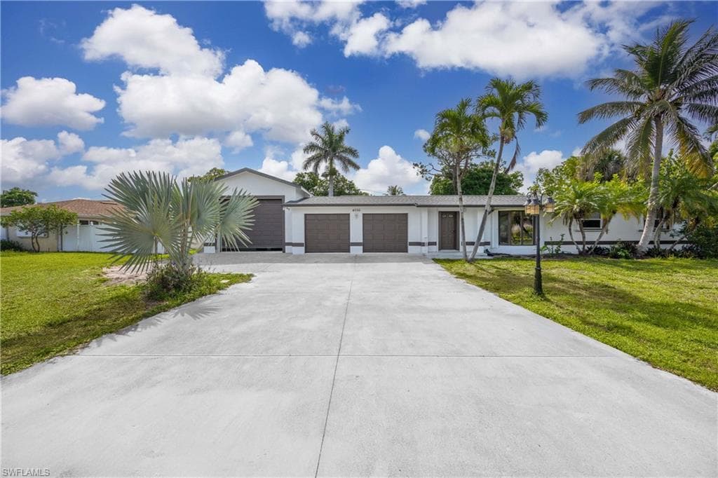 4656 Capri DR NAPLES, FL 34103