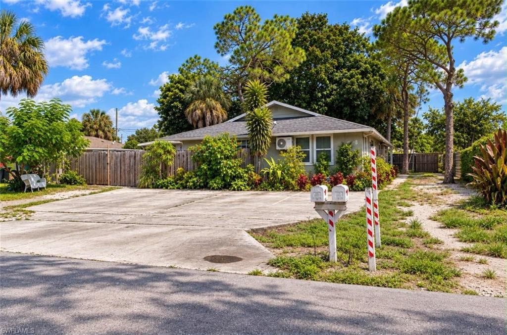 1738 41st ST SW NAPLES, FL 34116
