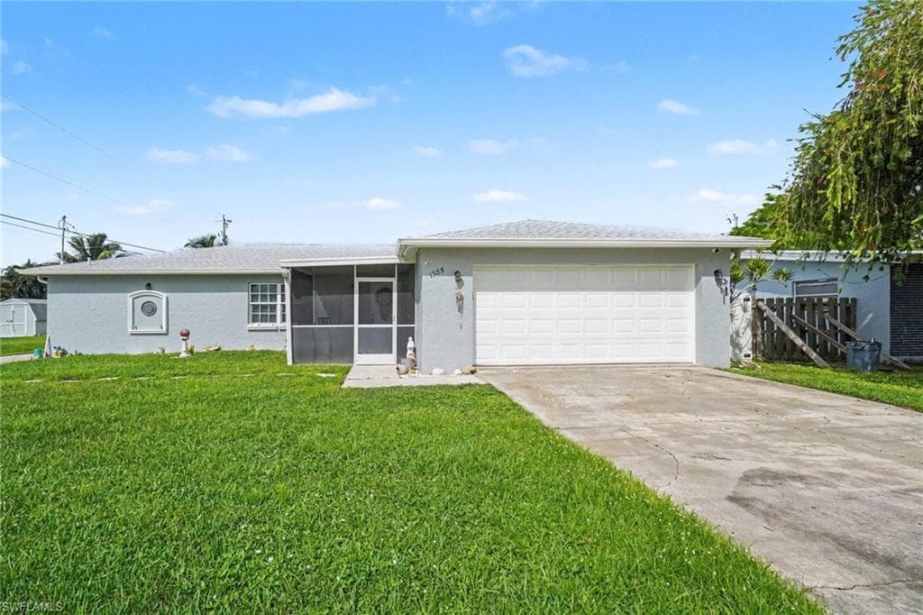 1385 Pine AVE NORTH FORT MYERS, FL 33917