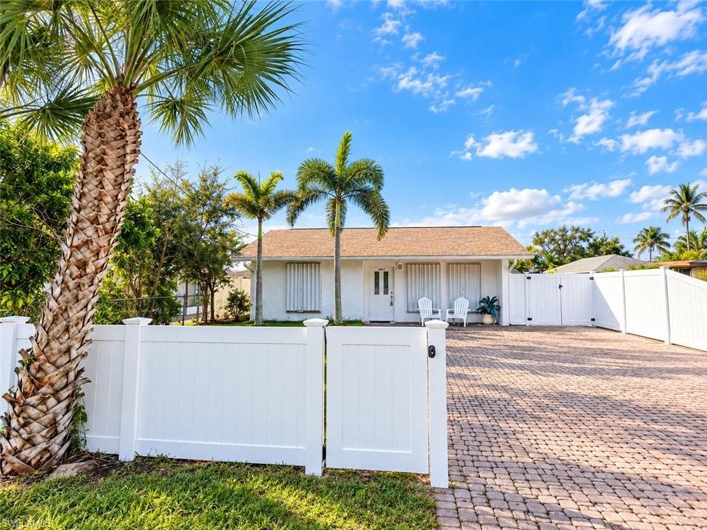 1294 Highlands DR NAPLES, FL 34103