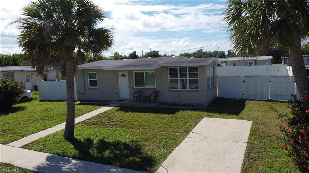 21067 Gladis AVE PORT CHARLOTTE, FL 33952
