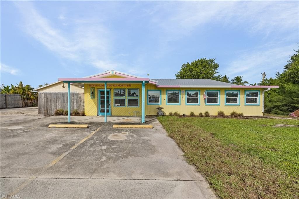 3269 Stringfellow RD ST. JAMES CITY, FL 33956
