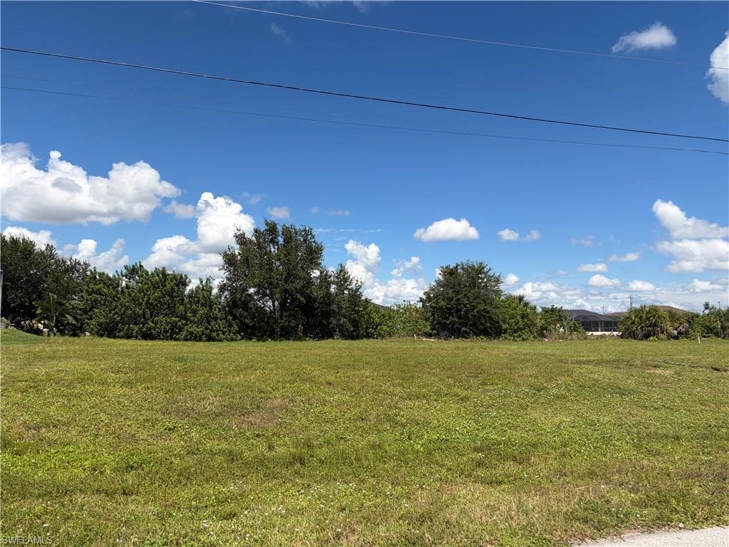401 NW 8th TER CAPE CORAL, FL 33993