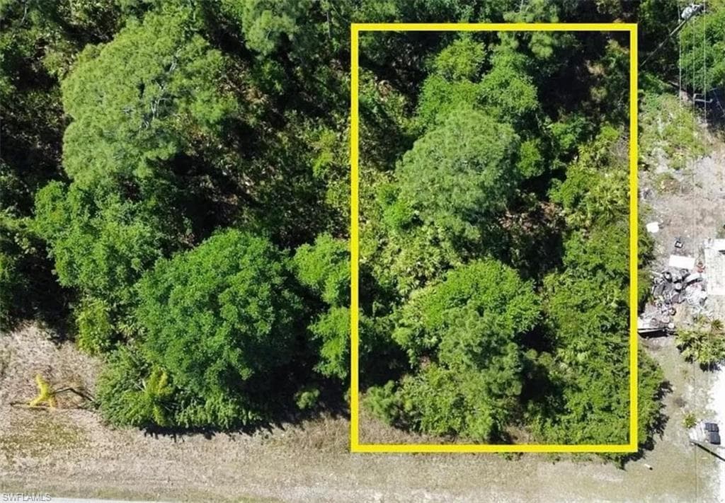 2404 E 9th ST LEHIGH ACRES, FL 33936
