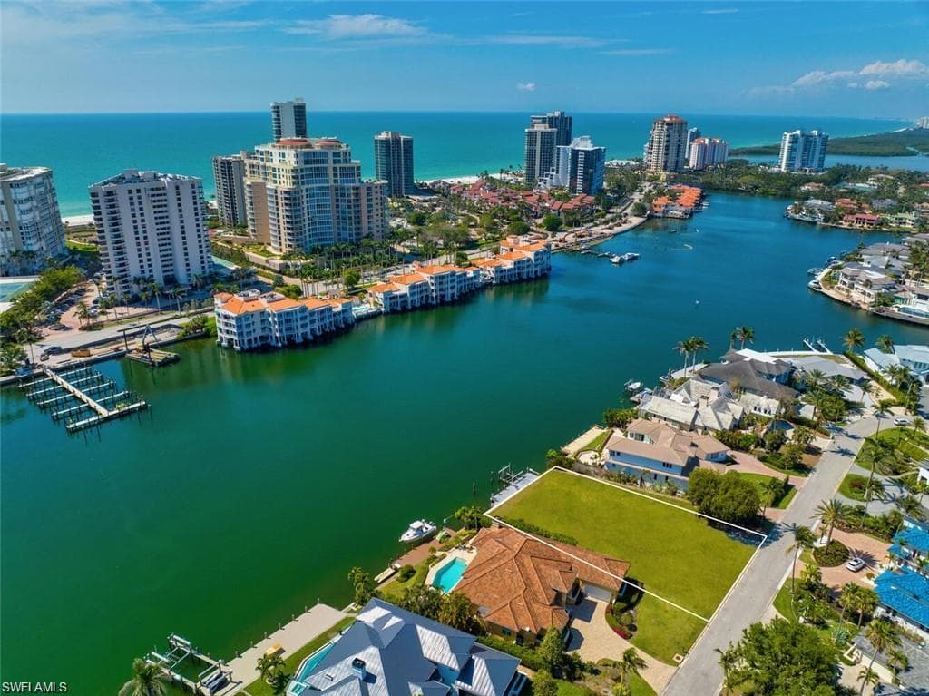 315 Neapolitan WAY NAPLES, FL 34103