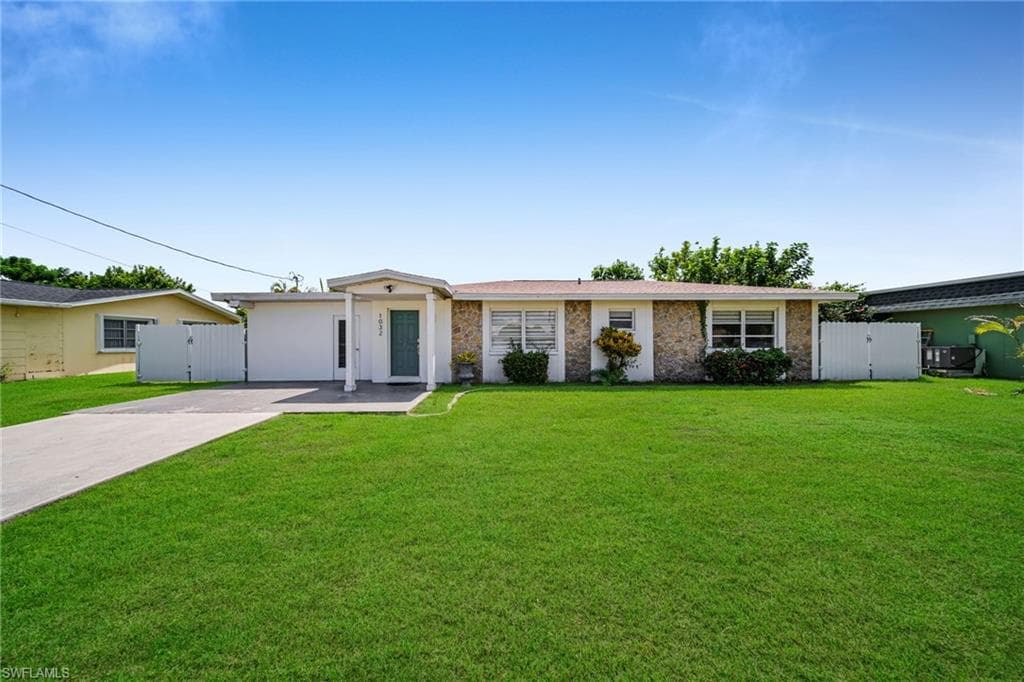 1032 NE Pine Island LN CAPE CORAL, FL 33909