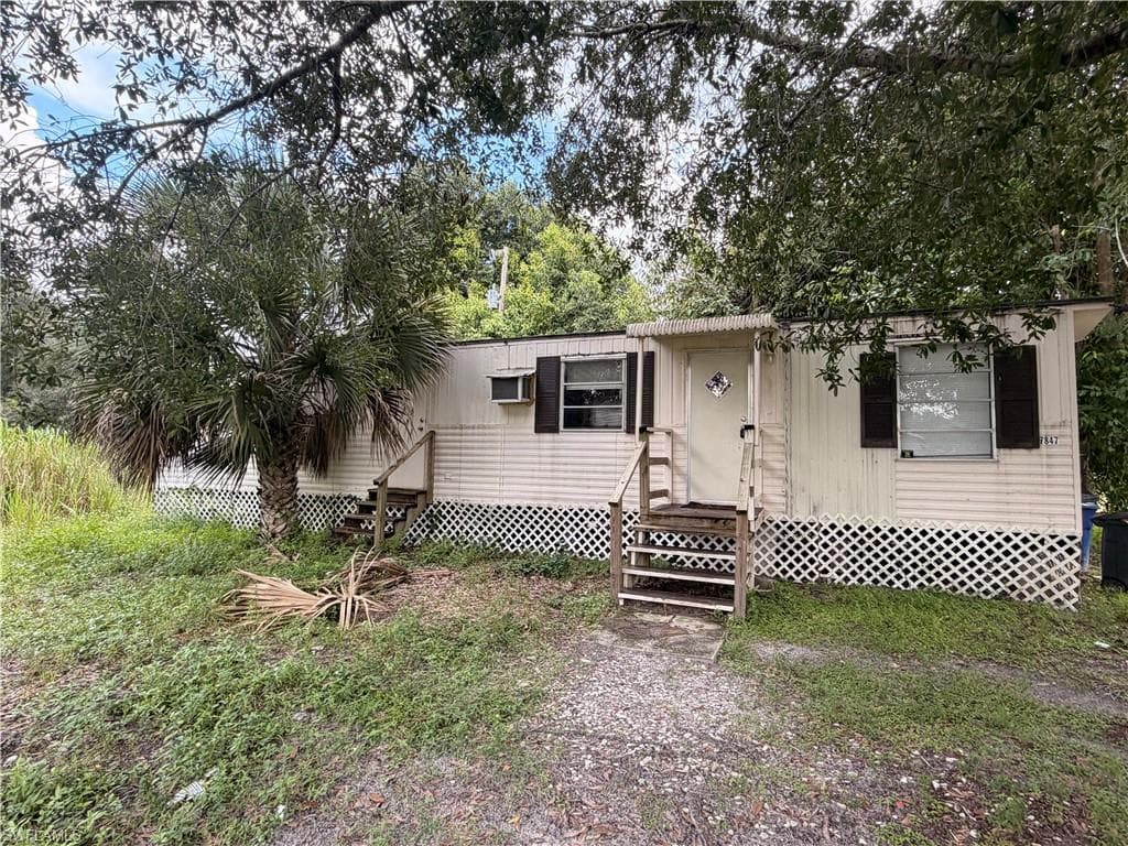 7847 Suncoast DR NORTH FORT MYERS, FL 33917
