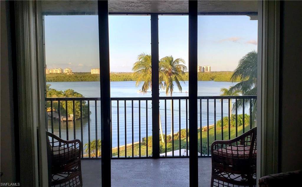 15 Bluebill AVE 406 NAPLES, FL 34108