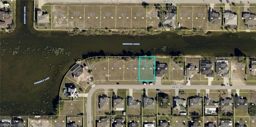 1121 8th TER CAPE CORAL, FL 33993