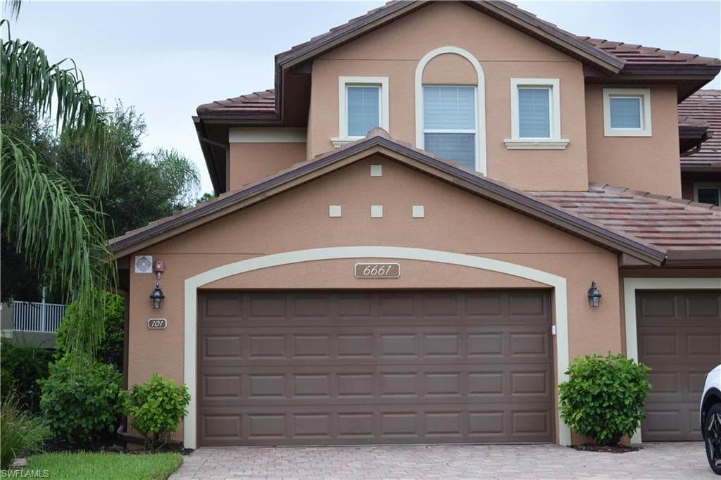6661 Alden Woods 101 NAPLES, FL 34113