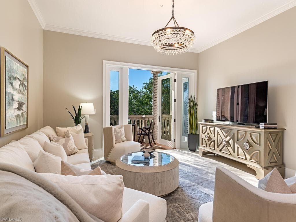 627 6TH AVE S B-302 NAPLES, FL 34102