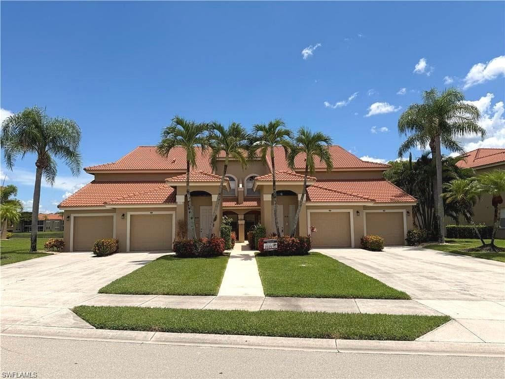 6580 Huntington Lakes CIR 202 NAPLES, FL 34119