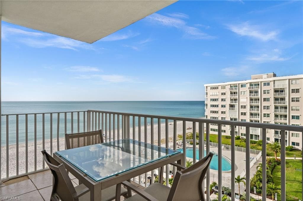 3443 Gulf Shore BLVD N 613 NAPLES, FL 34103
