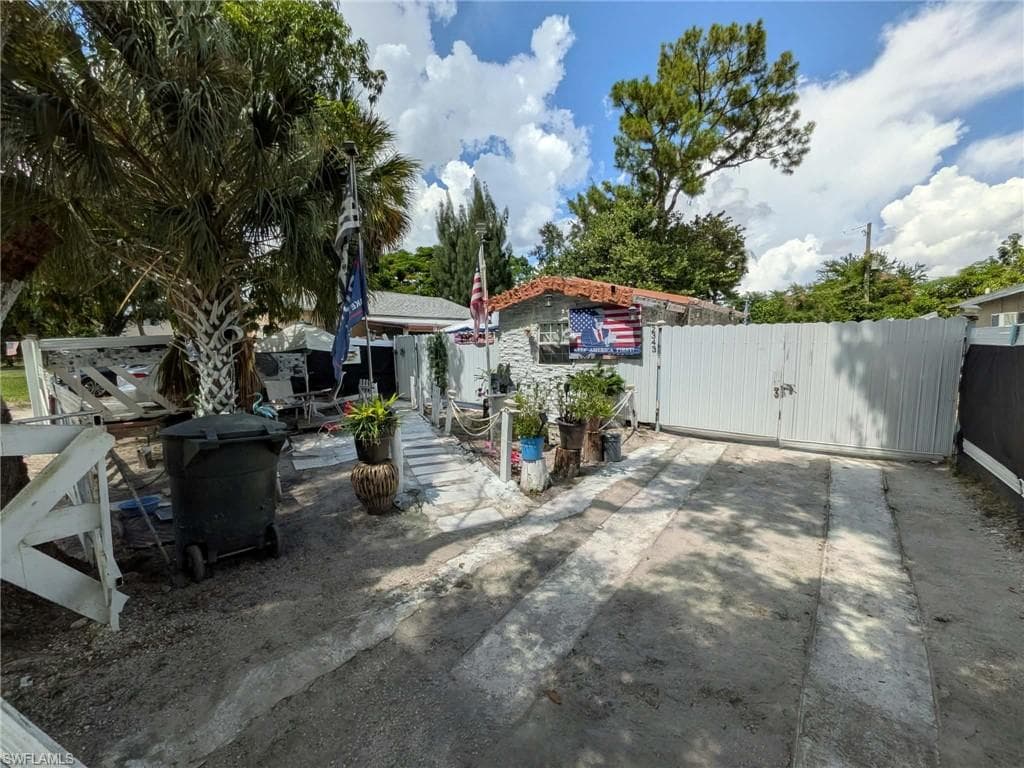 2343 Canal ST FORT MYERS, FL 33901