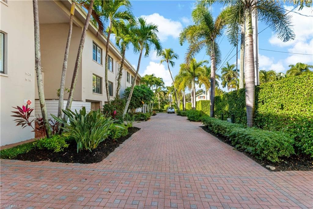 919 8th AVE S 919 NAPLES, FL 34102