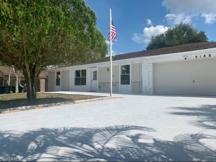 9188 Mandarin RD FORT MYERS, FL 33967