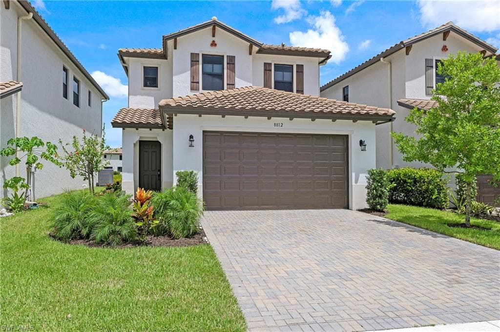8812 Madrid CIR NAPLES, FL 34104