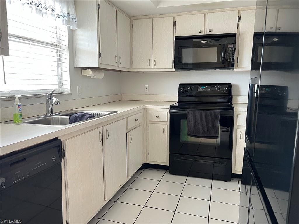 5499 Rattlesnake Hammock RD A-304 NAPLES, FL 34113