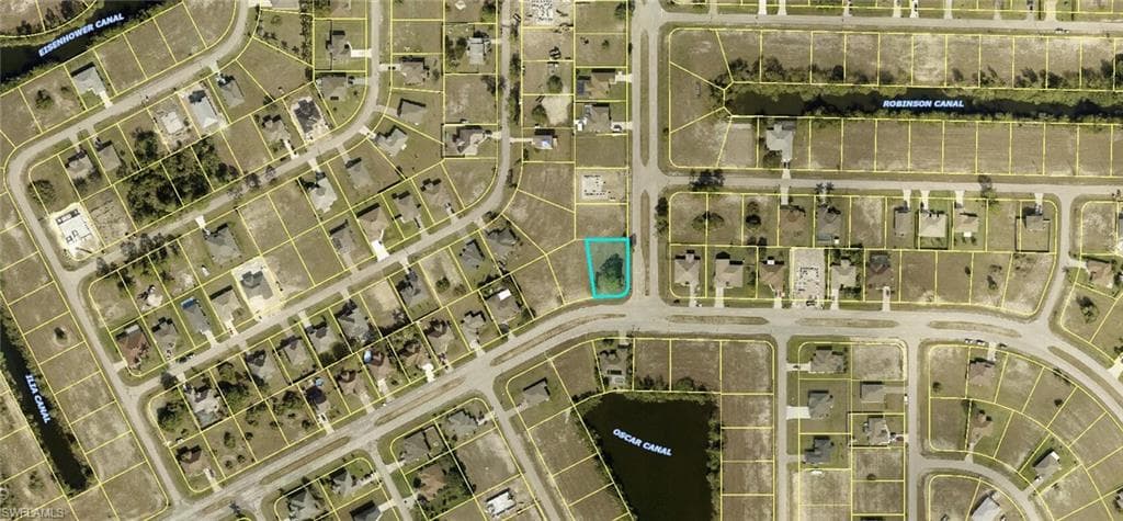 1617 N Gator CIR CAPE CORAL, FL 33909