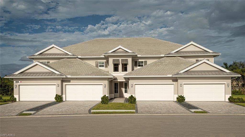257 Indies DR E 102 NAPLES, FL 34114