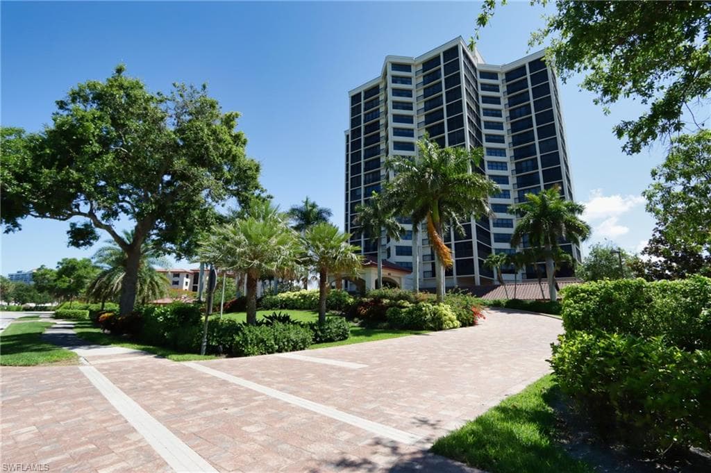 6000 Pelican Bay BLVD C604 NAPLES, FL 34108