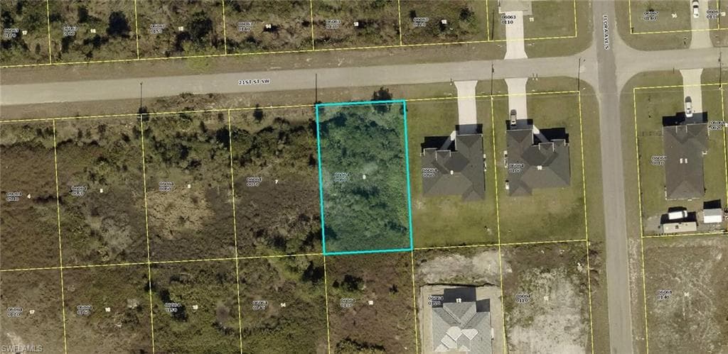 2805 21st ST SW LEHIGH ACRES, FL 33976