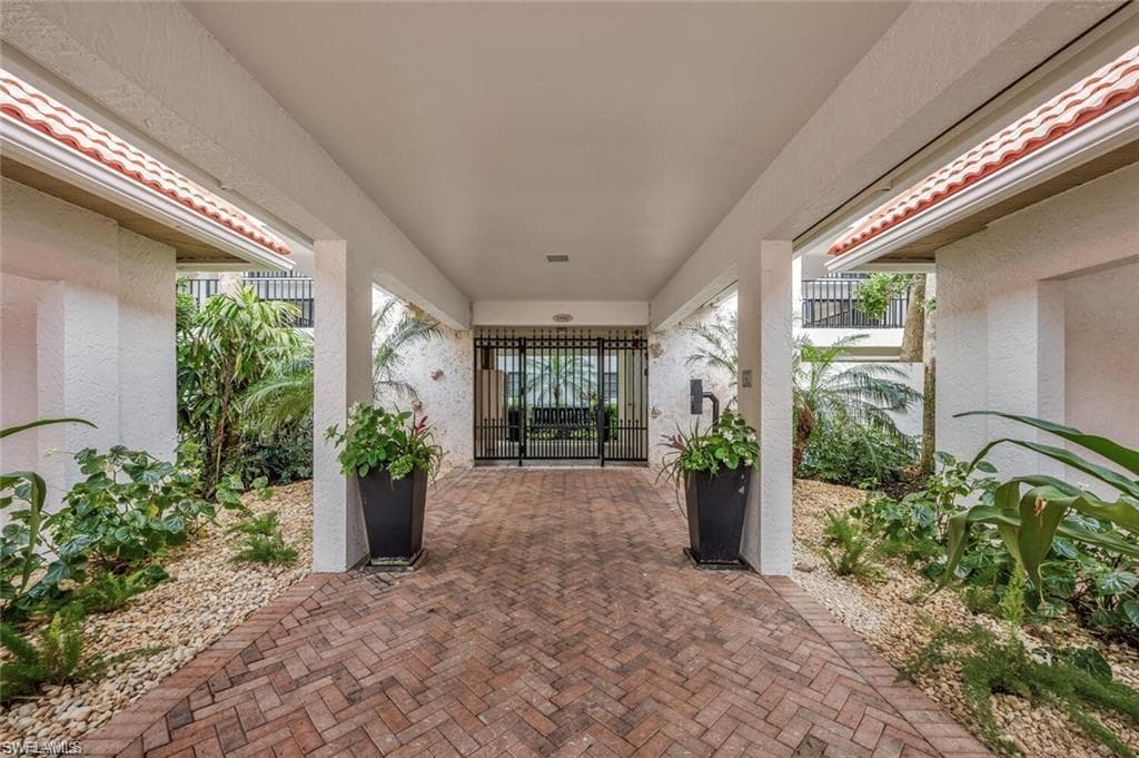 5880 Via Lugano 104 NAPLES, FL 34108