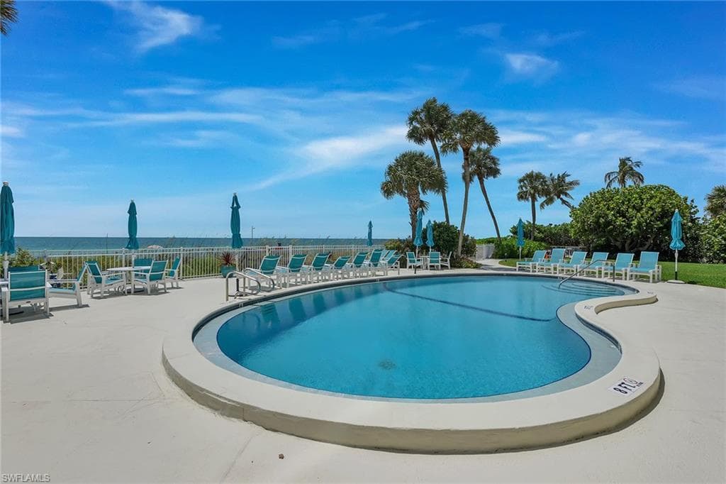2885 Gulf Shore BLVD N 702 NAPLES, FL 34103