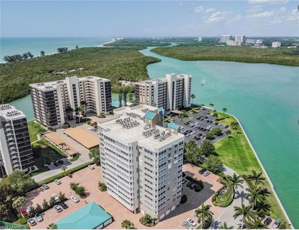 21 Bluebill AVE 1103 NAPLES, FL 34108