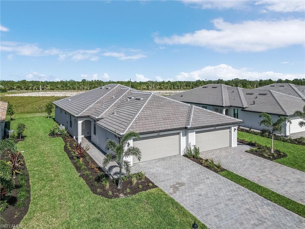 19484 Hinkley DR ESTERO, FL 33928