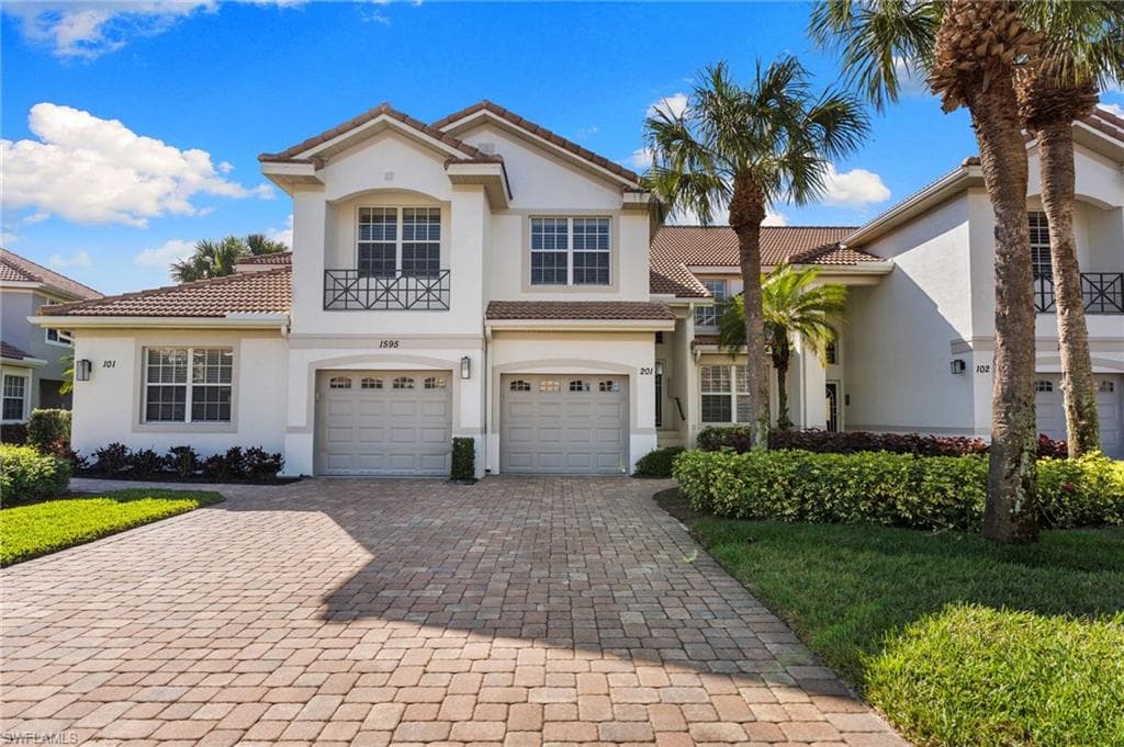 1595 Winding Oaks WAY 201 NAPLES, FL 34109