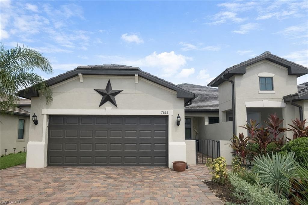 7666 Jacaranda LN NAPLES, FL 34114