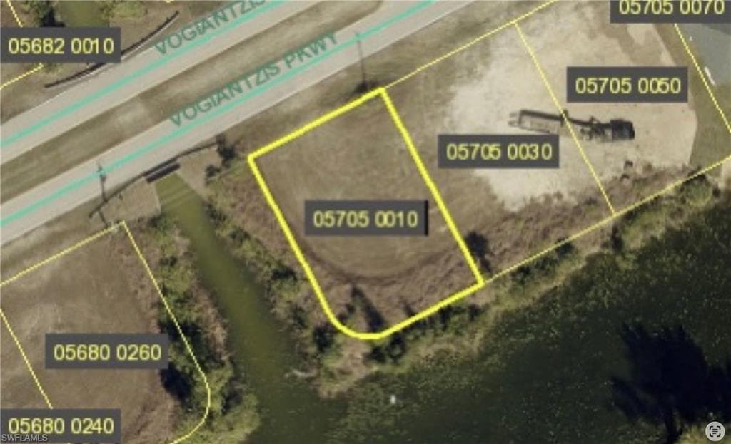 860 Vogiantzis PKWY CAPE CORAL, FL 33909
